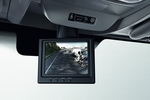 Eine im Heck des Fahrzeugs angebrachte Kamera ermöglicht mittels eines in der Kabine verbundenen Bildschirms eine permanente Sicht nach hinten. (Bild: Renault Trucks)