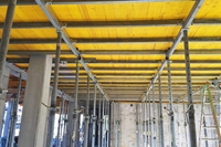ONADEK kann auf der Baustelle mit nur wenigen Handgriffen sicher von unten montiert werden. (Bild: Ulma Construction GmbH)