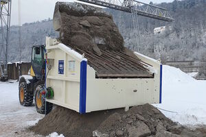 Die EAG-Siebanlage SBR3 siebt das Sand-/Kiesgemisch des Restbetons ab und stellt so die Mischfähigkeit für die Herstellung des Recyclingbetons sicher. (Bild: EAG Einfach Aufbereiten GmbH)