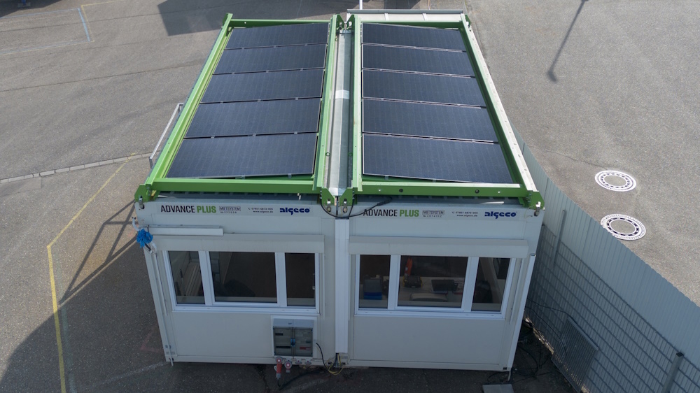 Die produzierte Solarstrommenge von Algeco Solar reicht aus, um in einem Containermodul die Stromversorgung der Standardverbraucher mit einem erheblichen Autarkiegrad sicherzustellen. (Bild: Algeco)