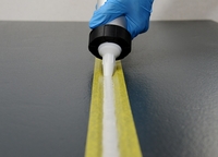 Der elastische und lösemittelfreie MS-Polymer-Dichtstoff Mycoflex 488 MS lässt sich im Innen- und Außenbereich einsetzen und ist zusätzlich für den Einsatz in Fußgängerwegen nach der DIN EN 15651-4:2012 geprüft. (Bild: MC Bauchemie)