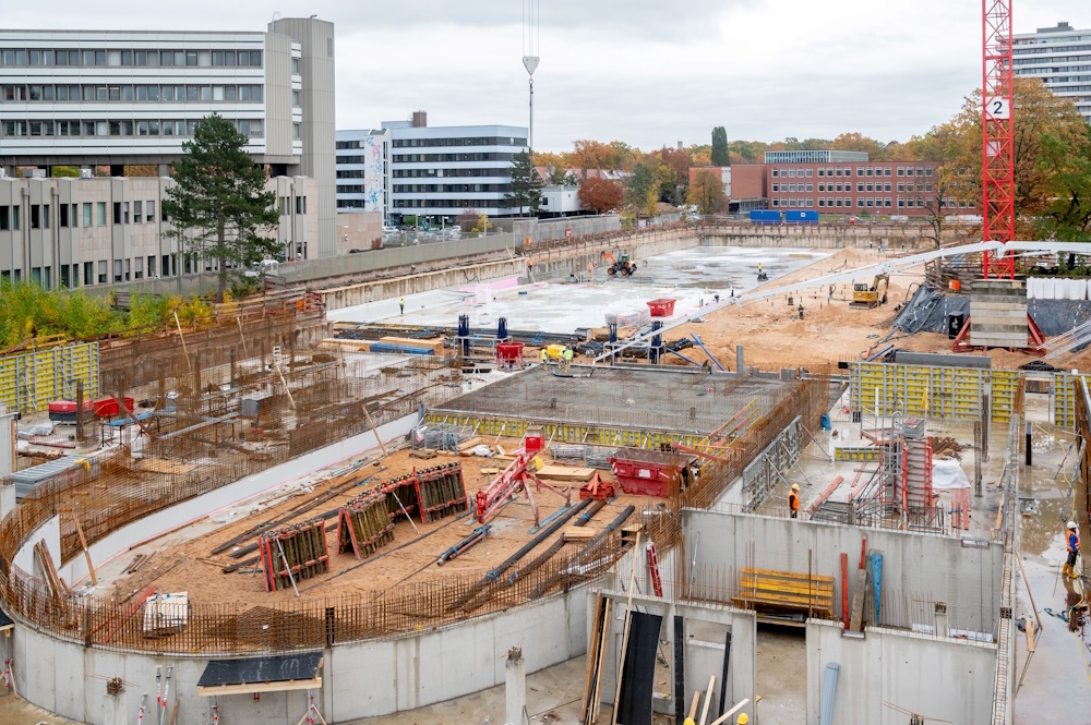 Für den Neubau der Martin-Behaim-Schule in Nürnberg lieferte das Cemex rund 7.500 m3 Recycling-Beton der Marke Vertua. (Bild: Cemex Deutschland)