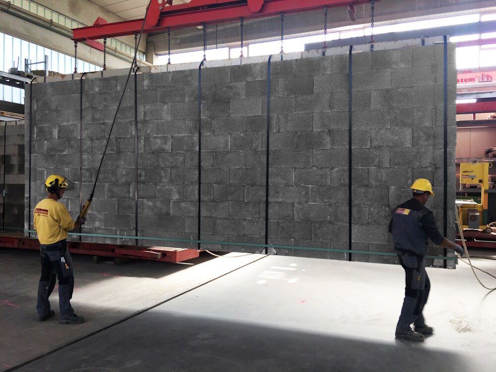 Durch serielle und modulare Lösungen, wie dem Wandtafel-System KLB-RATIOWALL, lässt sich auf wirtschaftliche Weise bezahlbarer Wohnraum schaffen. (Bild: KLB Klimaleichtblock)